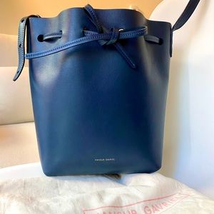 Manaus Gravriel Bucket Bag in Navy Blue